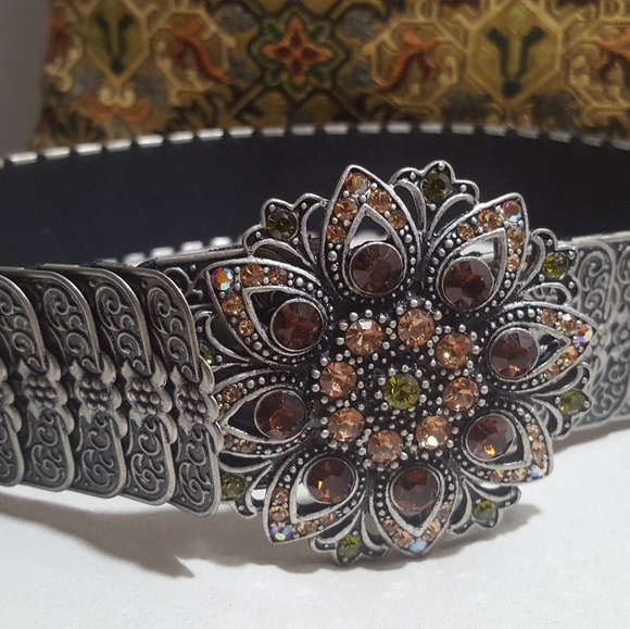 Accessories - NEW Belt Rhinestone Stretch Flower Metal
